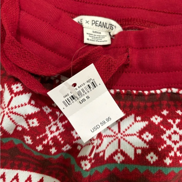 NEW American Eagle Peanuts Snoopy Crewneck and pants CHRISTMAS set size small - Picture 3 of 5